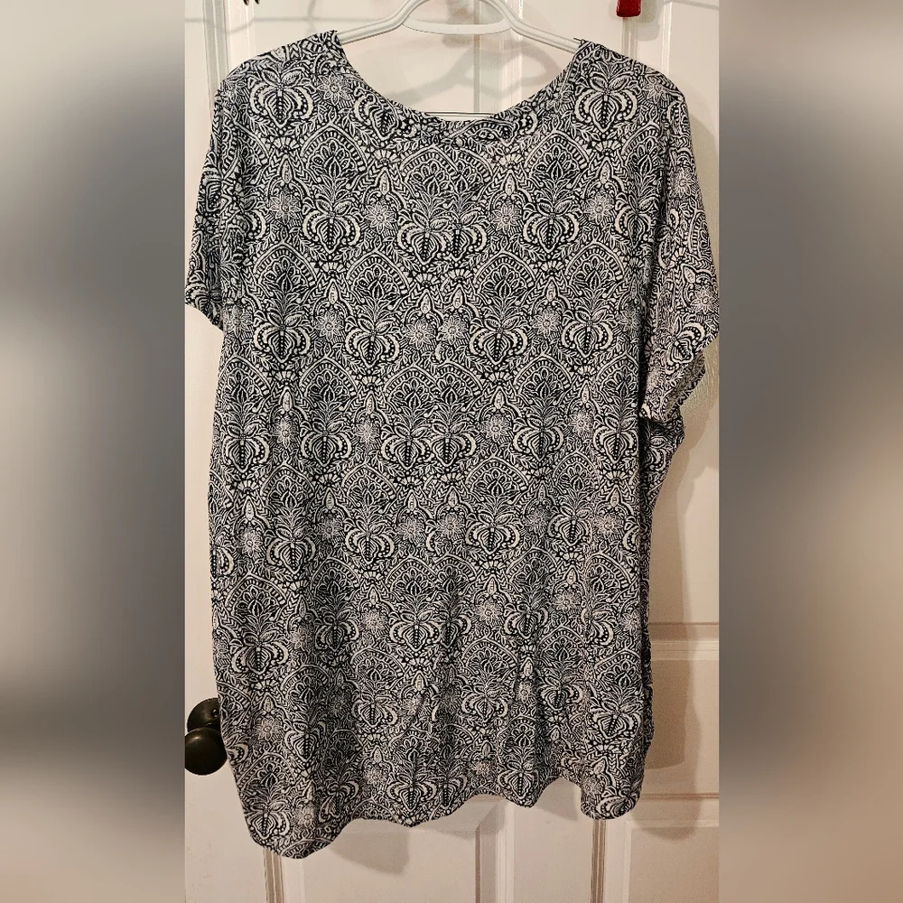 Rachel Zoe 2X Blue and White Paisley 100% Linen V-Neck Tee NWOT - Picture 2 of 5